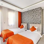 Villa Luxury 1 *