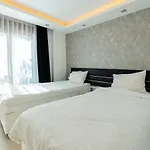Villa Luxury 1 *
