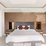 Luxury 1 *